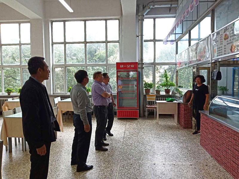 1566781197795017245.jpg 哈理工后勤管理处处长安文斌介绍学生食堂西餐厅经营状况1.jpg
